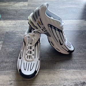 Big Girls 7 Women’s 8.5 Nike Air Max White Black Sneakers shoes New